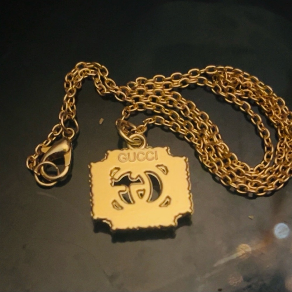 Stunning Gucci Crystal Framed GG pendant with Free vintage Chain - Picture 3 of 5
